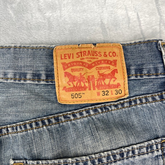 Levi's 505 Jeans Mens 32x30 Blue Denim Faded Light Wash Red Tab Straight Leg - Picture 6 of 10